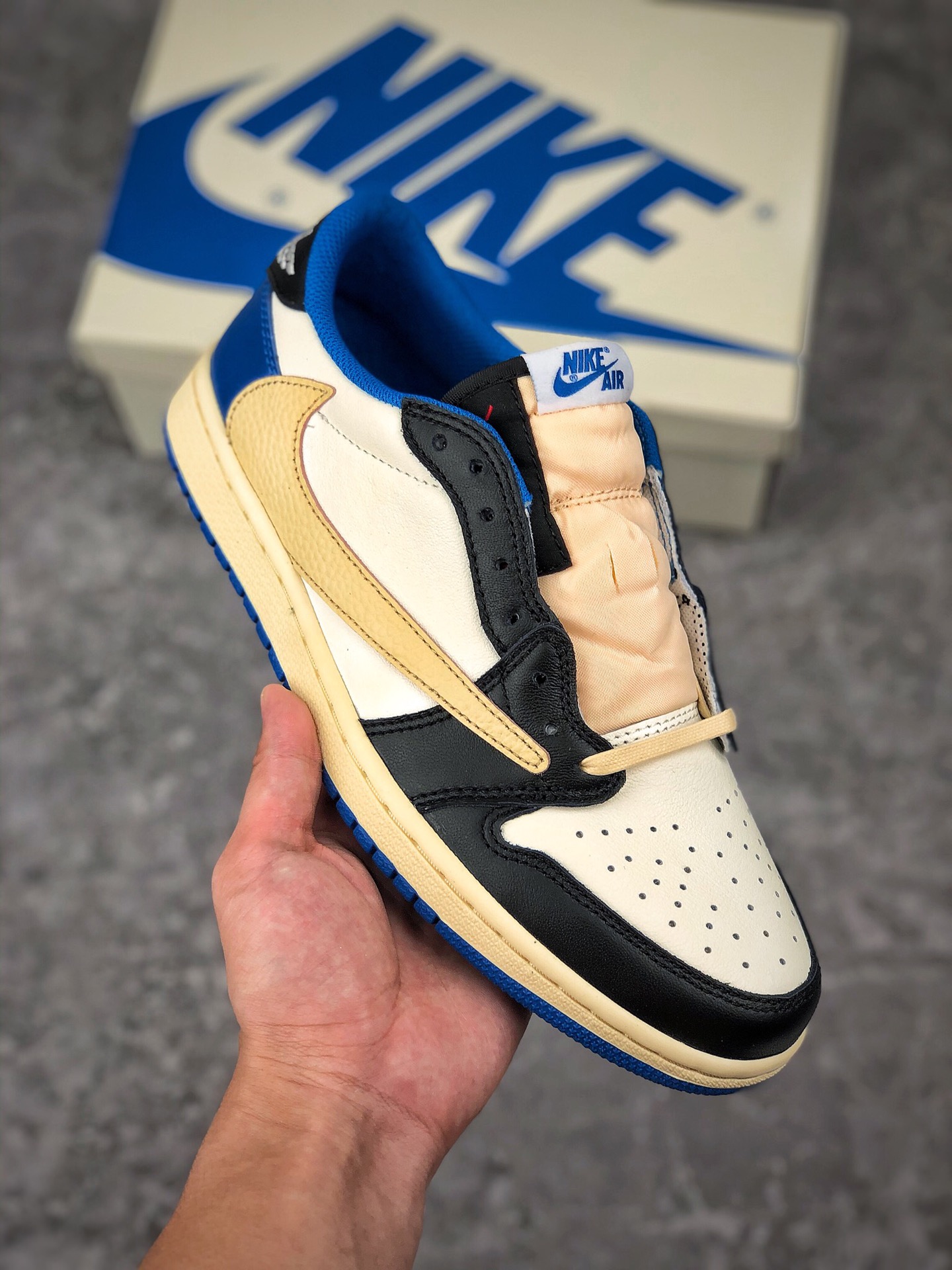  核心放店
纯原Fragment x Travis Scott x Air Jordan 1 