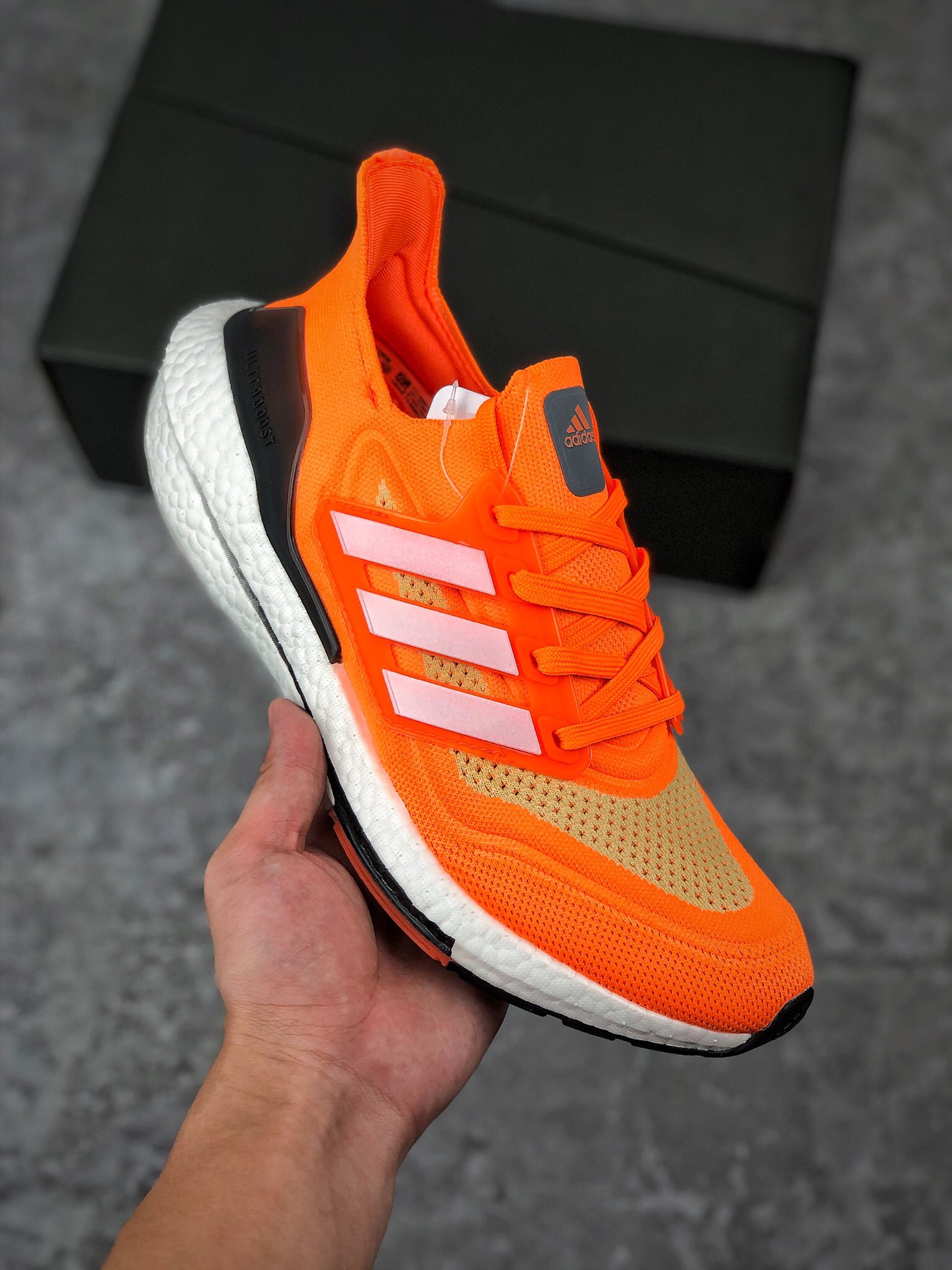  支持放店
公司级版本 AD 阿迪 Ultra Boost UB21 超弹力爆米花中底休闲跑步鞋  超弹力缓震BOOST中底 带来非凡脚感 
FY0350
尺码：39 40 40.5 41 42 42.5 43 44 45