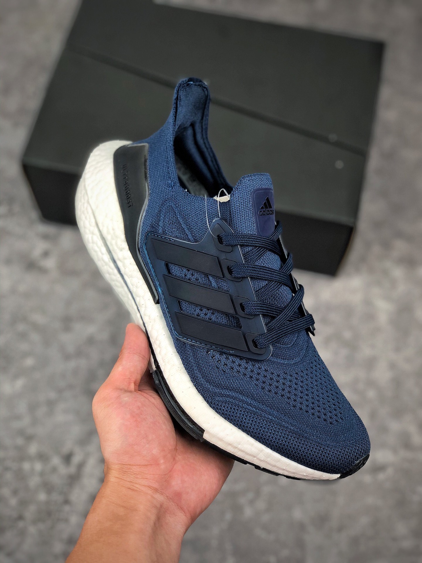  支持放店
公司级版本 AD 阿迪 Ultra Boost UB21 超弹力爆米花中底休闲跑步鞋  超弹力缓震BOOST中底 带来非凡脚感 
FY0350
尺码：39 40 40.5 41 42 42.5 43 44 45