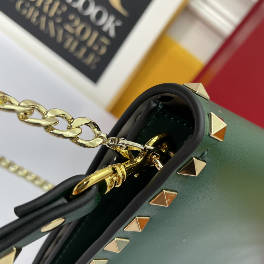 、 772#Valentino Garavani Rockstud 采用进口牛皮手拿包🌟🌟🌟铂金后处理铆