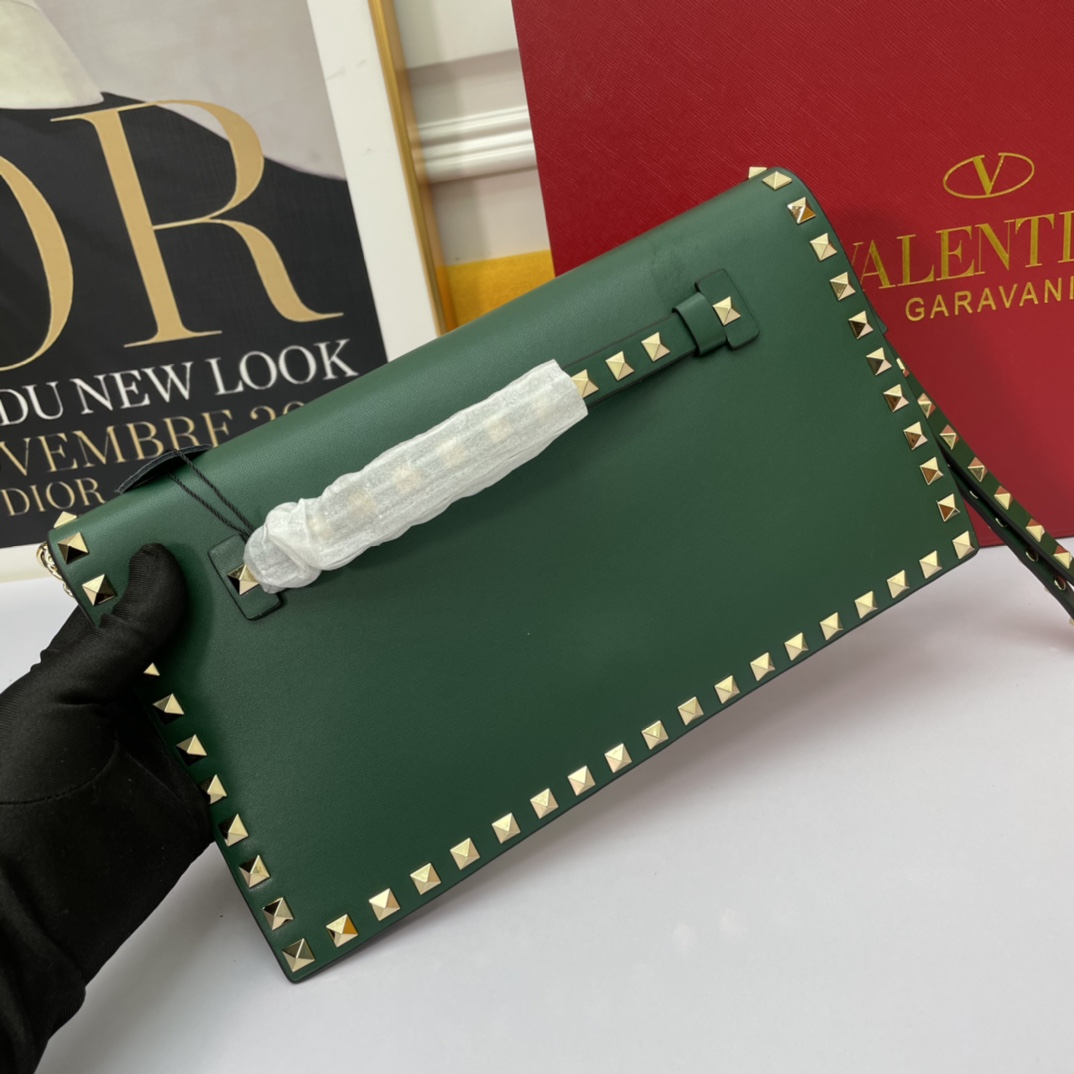、 772#Valentino Garavani Rockstud 采用进口牛皮手拿包🌟🌟🌟铂金后处理铆