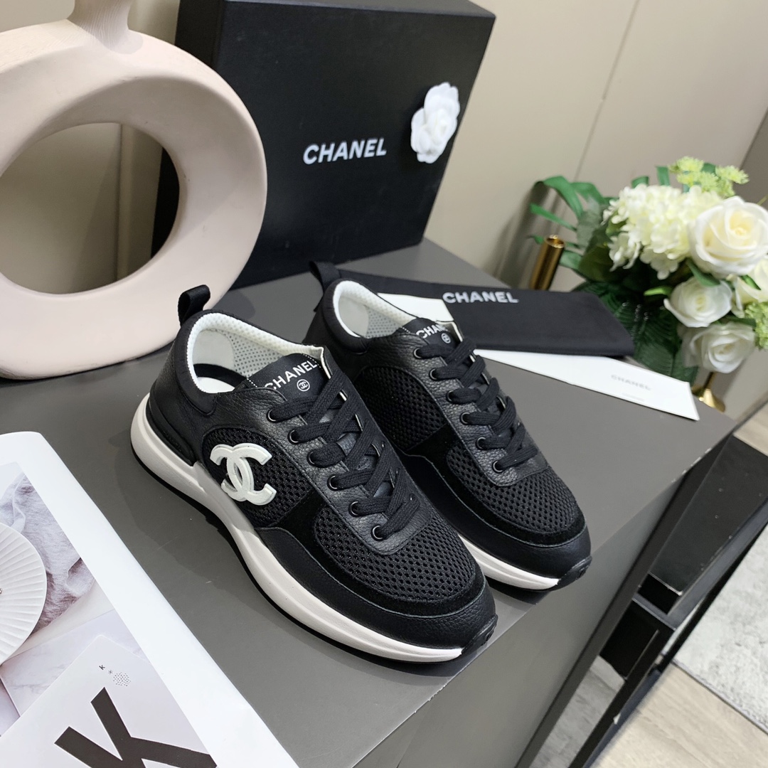 NO:245748,Chanel-Chanel-2025 counter top casual sneakers This classic design; the upper has a variety of craftsmanship styles; the sole is fashionable and sporty; it is an extraordinary variety of color matching elements... The diversified mix and match is very beautiful and versatile, casual, fashionable, sports, and outdoors can be taken into consideration... The upper is imported lychee cowhide   breathable net, the inner lining is imported breathable net, the original sole original TPU combination sole, size 35~41, casual shoes/sports shoes, chanel, chanel, sneakers, cowhide19860909Chanel香奈儿——2025专柜顶级休闲款运动鞋 这款经典设计；鞋面多种工艺的风格；大底却时尚运动；不平凡的拥入了多种配色元素…… 多元化混搭非常好看百搭,休闲,时尚,运动,户外都能兼顾…… 鞋面原版进口荔纹牛皮 透气网 内里原版进口透气网 大底原版TPU组合大底 码数35～41,休闲鞋/运动鞋,chanel,chanel,sneakers,cowhide,Women's Shoes