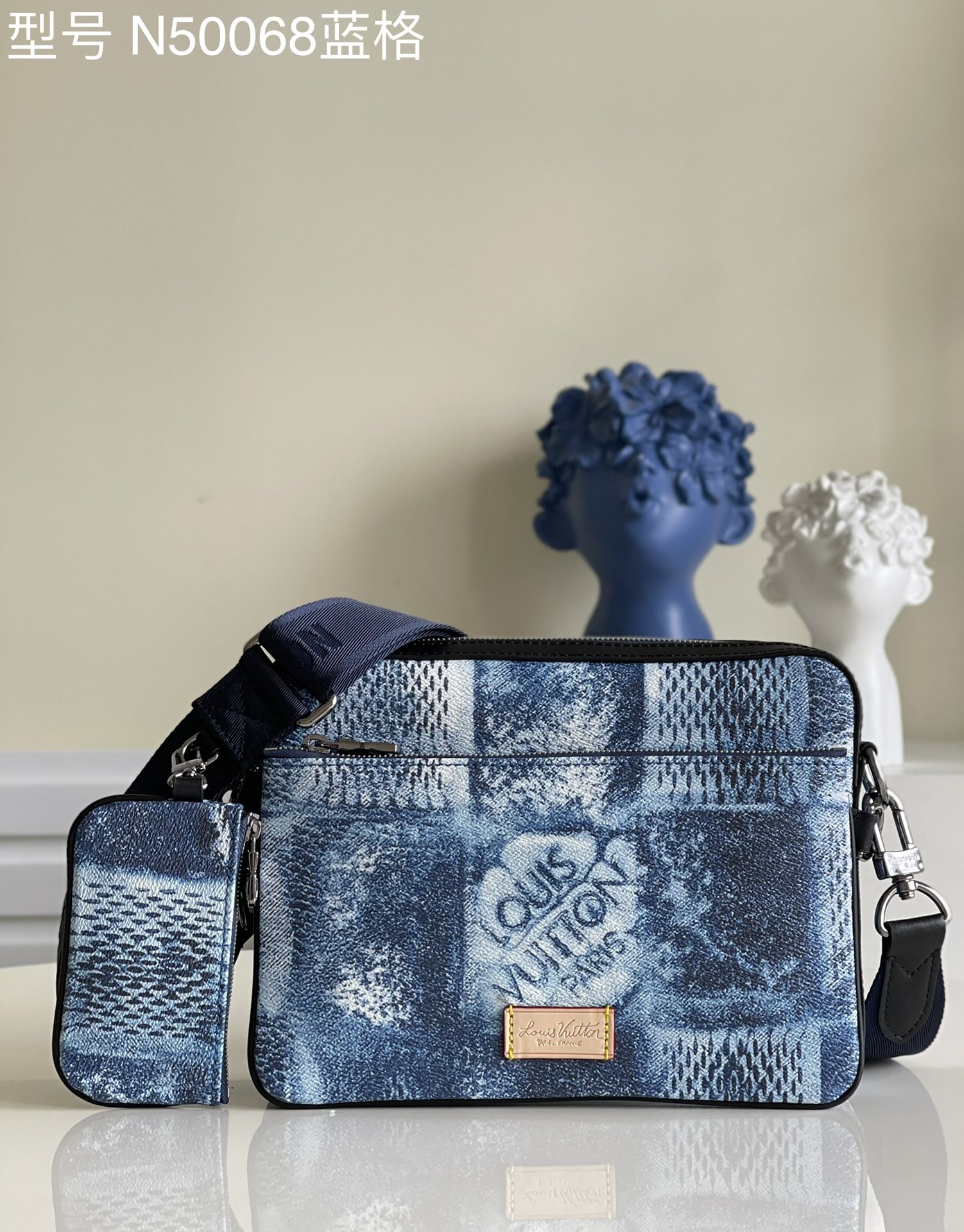 NO:397157,【Exclusive real photo N50068 blue grid】M69443 This Trio postman bag is fashionable with Damier Salt canvas. The classic material presents aging texture through special craftsmanship, with large main compartment, removable zipper inner bag and independent coin bag, orderly storage of daily needs. Adjustable shoulder straps are easy to carry. Size 25 x 18.5 x 7 cm z.630, LV [original leather], louis vuitton19860909【独家实拍N50068蓝格】M69443 本款 Trio 邮差包以 Damier Salt 帆布焕发潮流姿采.经典材质经由特殊工艺呈现做旧质感,内设大号主隔层、可拆卸拉链内袋和独立零钱袋,有序收纳日常所需.可调节肩带实现轻松背携.尺寸25 x 18.5 x 7 厘米 z.630,LV【原厂皮】,louis vuitton,Bag