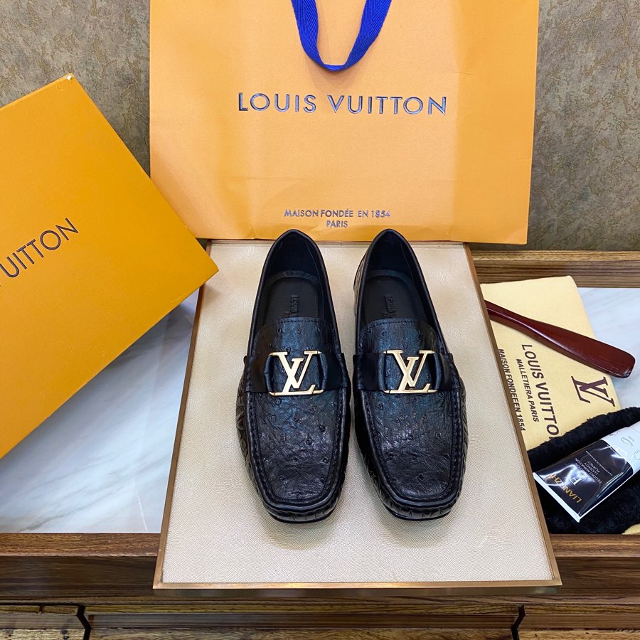 NO:273612,Let me tell you what the product is called top!  Crocodile Ostrich leather [1V new product] batch In the counter, it is called aristocratic customization. I get products of the same level of quality in stock. There is no pressure to enter and exit the counter... New style top quality, Italian imported genuine leather big bottom, fierce goods are coming [Rose][Rose] Imported hardware is different from market goods. The inside is fully imported German oxen. Perfect and smooth stitching is uniform and coherent. Fine craftsmanship. The design of the foot is simple and easy to wear. Soft enough to be comfortable. Standard code 38/44.,,ostrich skin,Leather soles19860909告诉你什么货叫顶级！ 鳄鱼 拼鸵鸟皮【1V新品】批 在专柜它叫贵族定制 在我这现货拿到同样级别品质的产品 出入专柜毫无压力…… 新款霸货 顶级精品 ,意大利进口真皮大底,狠货来袭 [玫瑰][玫瑰] 进口五金不同于市场货 内里用全进口徳国胎牛 完美顺畅的车缝线 均匀连贯 工艺精细 套脚的设计简单易穿 柔软程度足以舒适 标准码 38/44.,,ostrich skin,Leather soles,Men's shoes