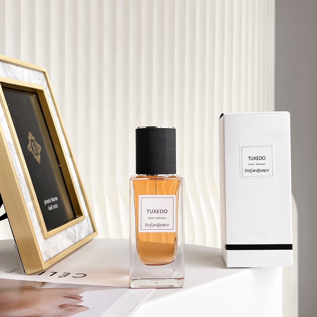 NO:809712,YSL Yves Saint Laurent Haute Couture - Suit 75ml Attributes Neutral Fragrance Fragrance Chypre Top Notes Violet Leaf Coriander Bergamot Middle Notes Rose Pepper Lily of the Valley Base Notes Patchouli Ambergris Vanilla, Perfume, Saint Laurent, Saint Laurent, Business Suit19860909YSL 圣罗兰 高定衣典-西装75ml 属性中性香 香调西普调 前调紫罗兰叶 芫荽 香柠檬 中调玫瑰 胡椒 铃兰 后调广藿香 龙涎香 香草,香水,saint laurent,saint laurent,business suit,accessory