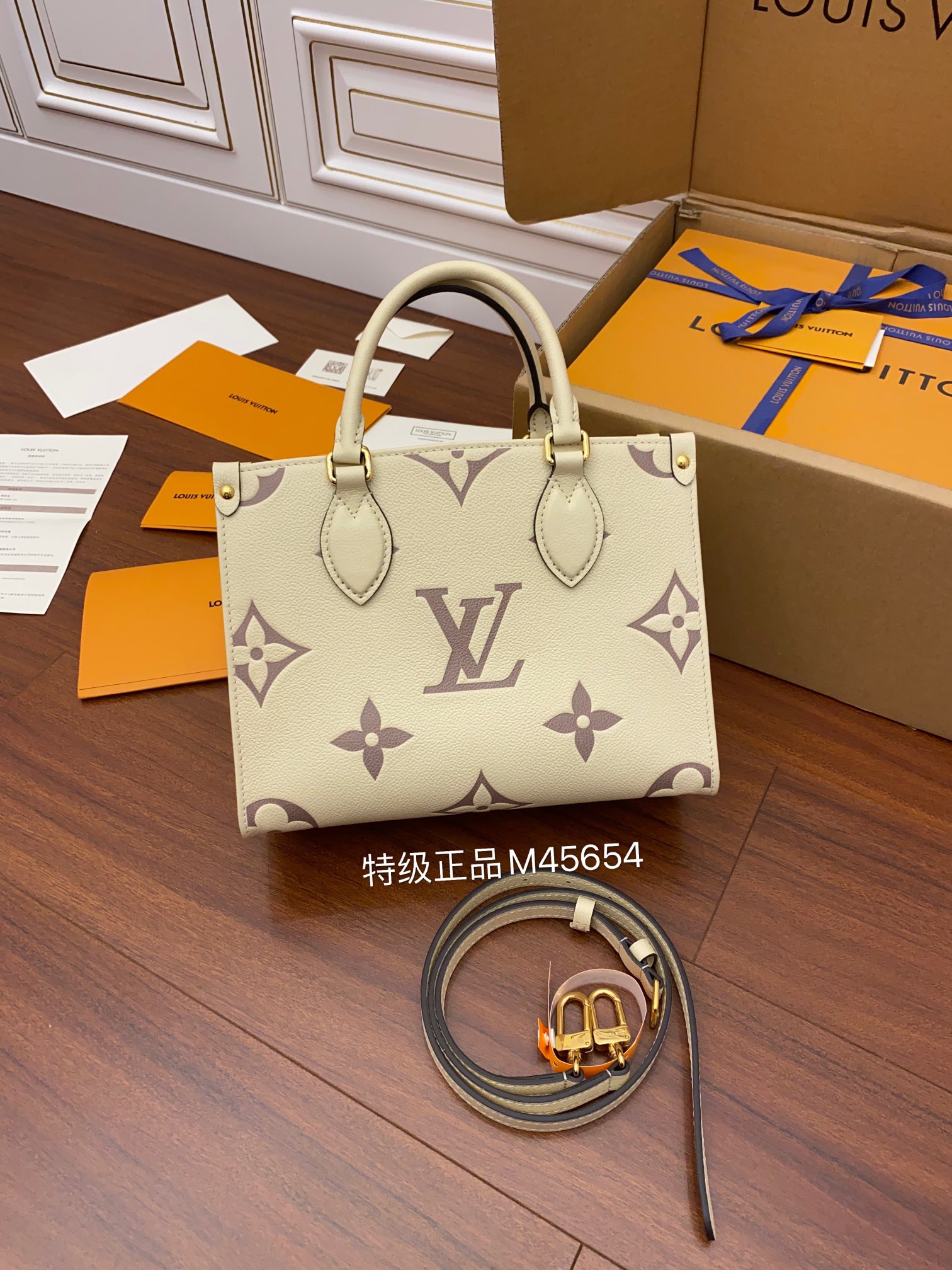 Louis Vuitton LV Onthego小号Tote包 M45654奶白色