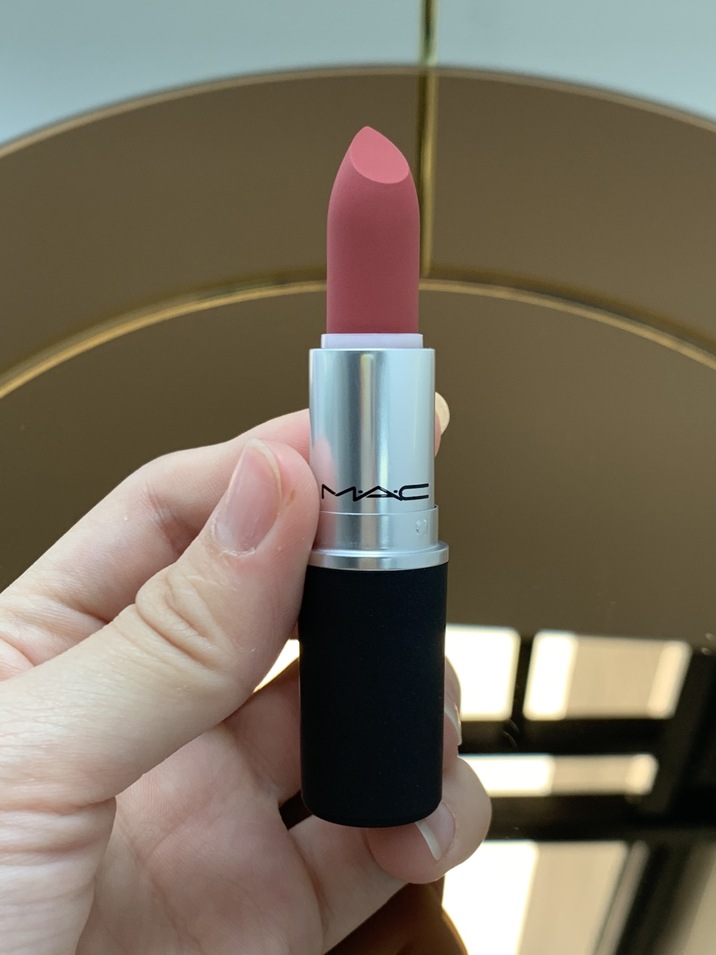 专/35💰
Mac子弹头磨砂口红！色号：308-314-316-921-922-923-925-926-928-930-931。