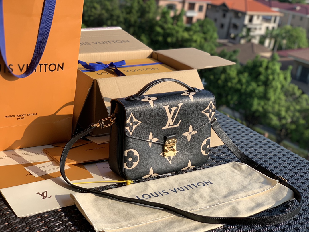 非市场普通货 进口皮料半钢五金 m45773尺寸25-19-7CM 2021最新款全皮邮差包，黑色到了。