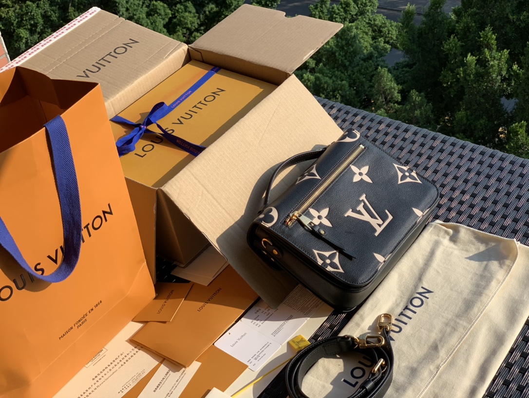 非市场普通货 进口皮料半钢五金 m45773尺寸25-19-7CM 2021最新款全皮邮差包，黑色到了。