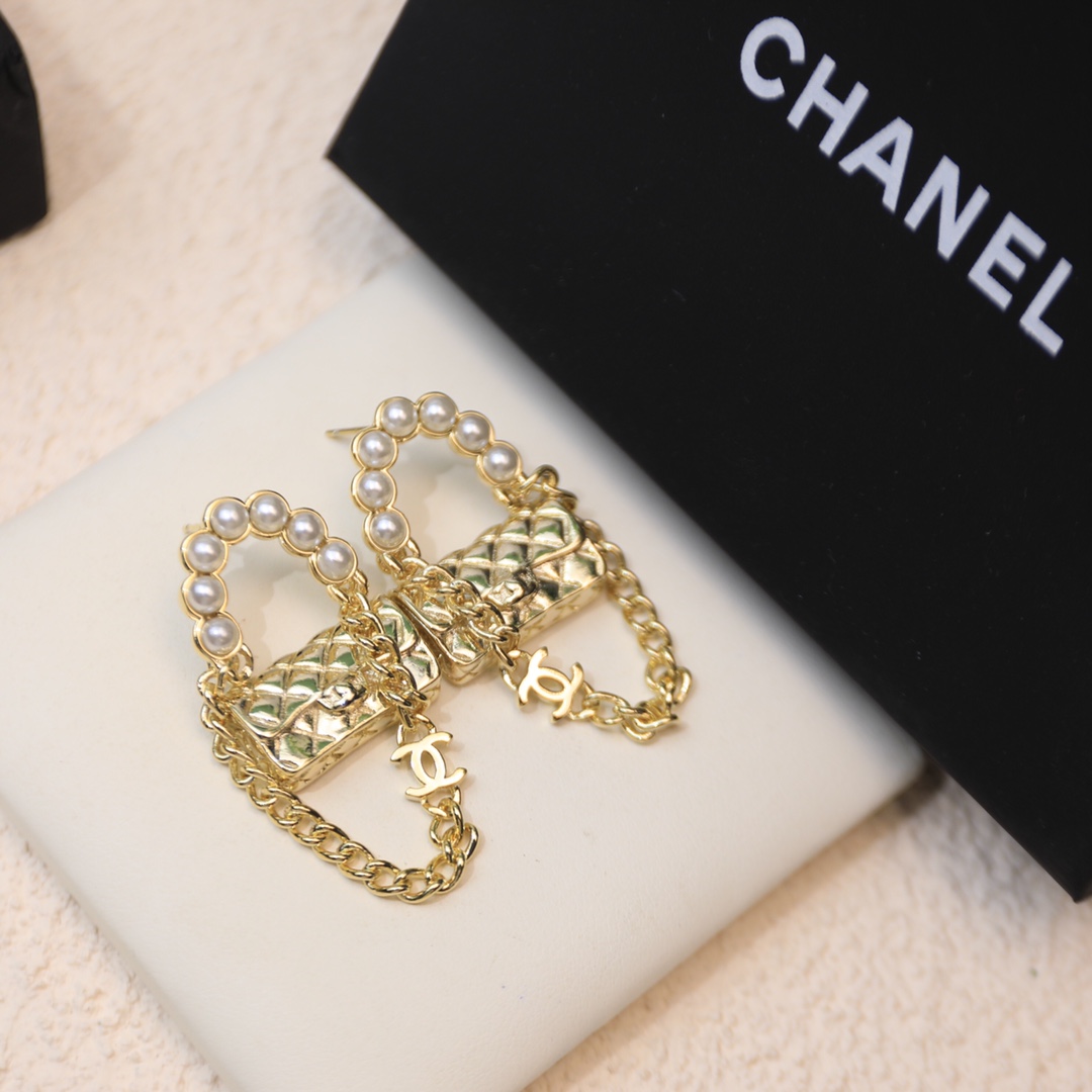 Chanel香奈儿包包耳钉经典热销款
