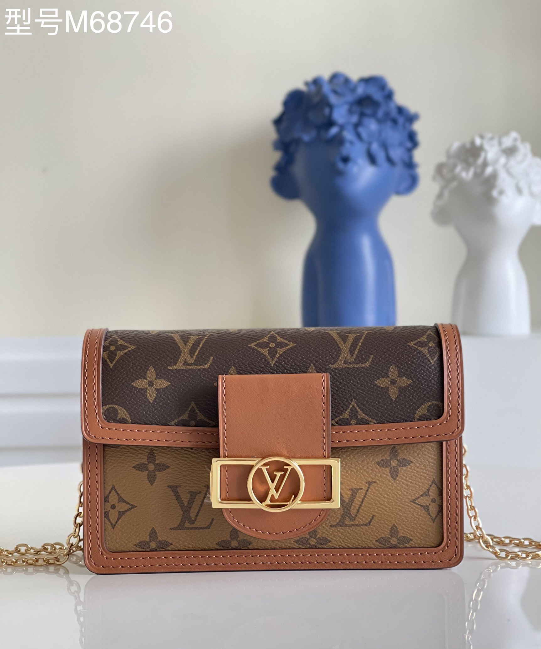 NO:397076,【Exclusive real-life M68746 premium quality】Upgrade super premium packaging DAUPHINE chain bag This Dauphine chain bag combines the iconic elements of the Dauphin series with the fusion of Monogram and Monogram Reverse, recreating the retro appearance, calfskin trim and LV Circle hook buckle.size18.5x12x5cm f.,LV [original leather],louis vuitton,versace,cowhide19860909【独家实拍M68746精品】升级超精品包装DAUPHINE 链条包此款 Dauphine 链条包以 Monogram 和 Monogram Reverse 两式帆布的融合凝聚 Dauphine 系列的标志性元素,再现复古外观、小牛皮饰边及 LV Circle 钩扣.size18.5x12x5cm f.,LV【原厂皮】,louis vuitton,versace,cowhide,Bag