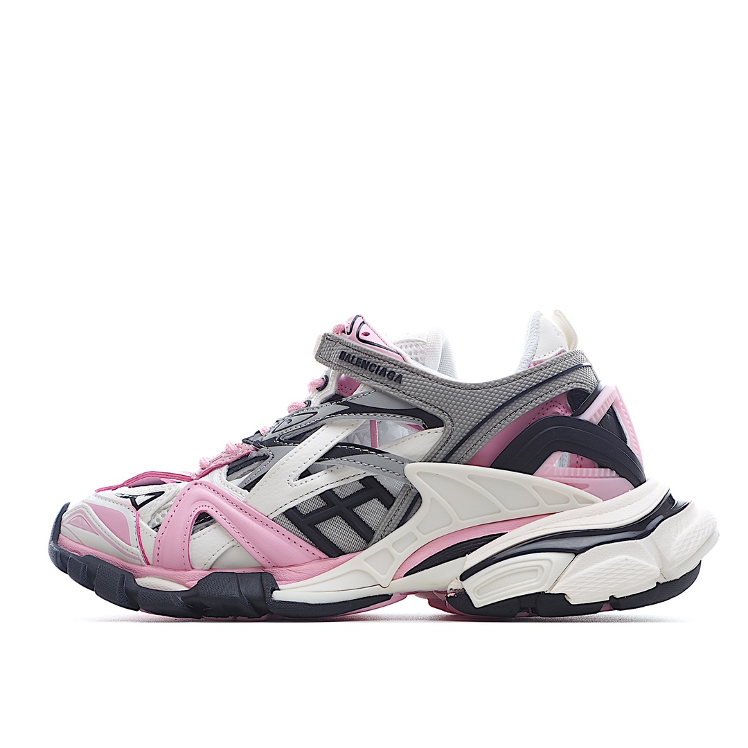 另有女码版本在售巴黎世家4.0新配色出货Balenciaga  Track 4.0巴黎世家四代增加全新设计 在延续 Track Trainer 户外轮廓和复杂鞋面结构的同时，新版本在后跟位置增加了透明带的部 Track.2，是对前代Track的升级。与前一代相比，Track.2 有着更为复杂的外观，鞋面由176个部件组成。原鞋购入时在开版方面耗时一个多月，里里外外已攻破任何细节部位，保证与专柜原鞋一摸一样，满足天猫 代购 韩国订单需求 无可挑剔。