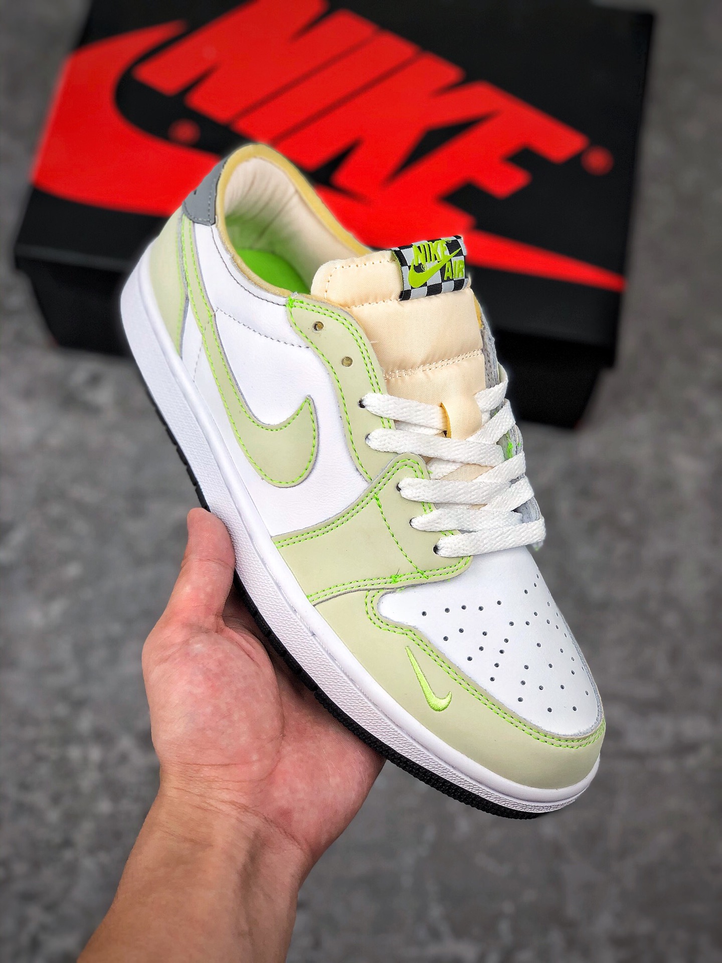  支持放店
公司级# Air Jordan 1 Low AJ1乔1低帮休闲板鞋 同步官方配色 公司原鞋购回重新打版开模 拒绝公底  全头层皮料 购置公司同步原材料 都有细节还原95%全网最高版本 原汁原味 忠于原版。
货号：DM7837-103
尺码：36-46 带半码