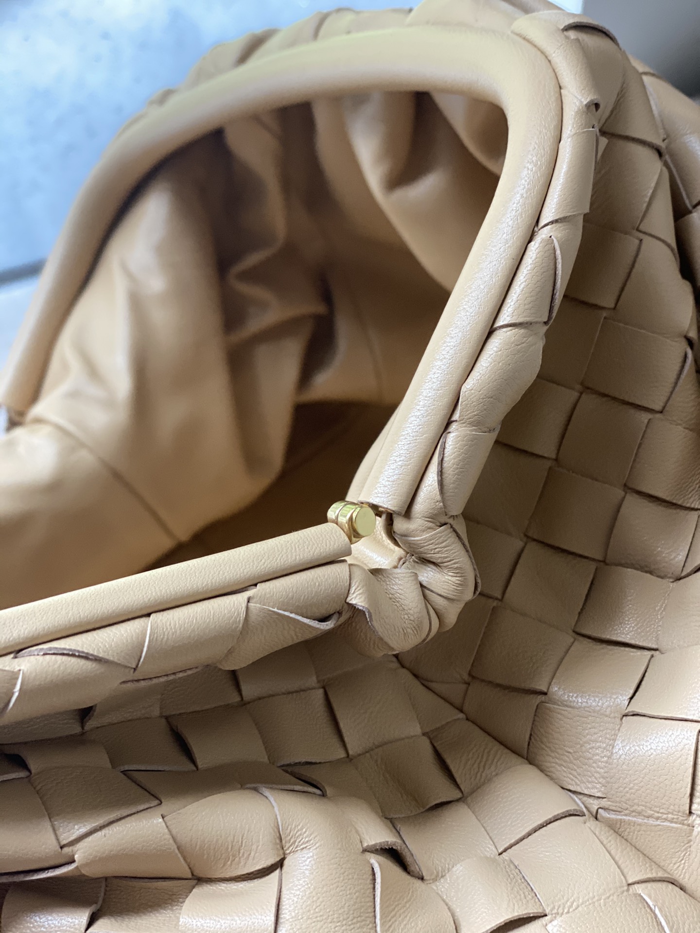 Bottega Veneta Almond color Bjia 576227 Super Shang Nao Super Shang Nao BV clutch bags counterattack begins with this early autumn THE POUCH seri