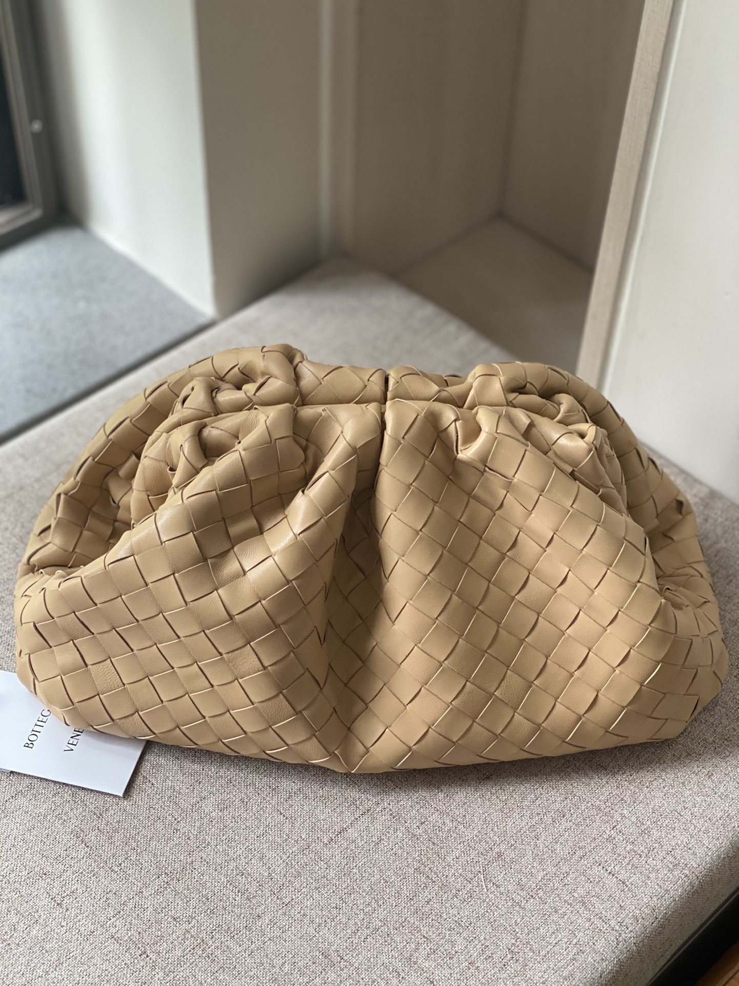 Bottega Veneta Almond color Bjia 576227 Super Shang Nao Super Shang Nao BV clutch bags counterattack begins with this early autumn THE POUCH seri