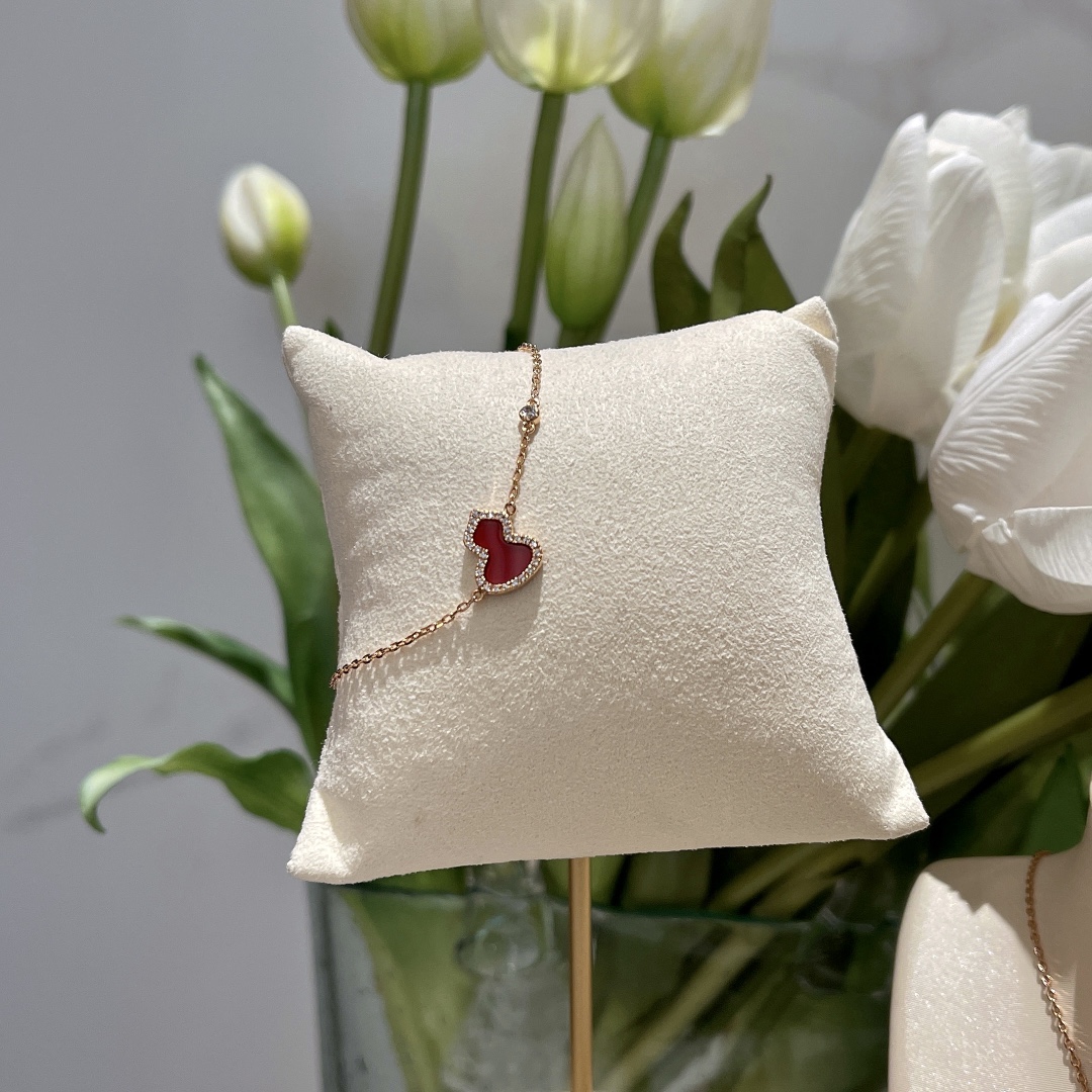 NO:631280,Must-have red gourds for the New Year, high quality in stock, special discounts for orders, Cartier high-end jewelry19860909新年必备红葫芦,高品质现货,下单有特惠,,卡迪亚高端饰品,Jewelry