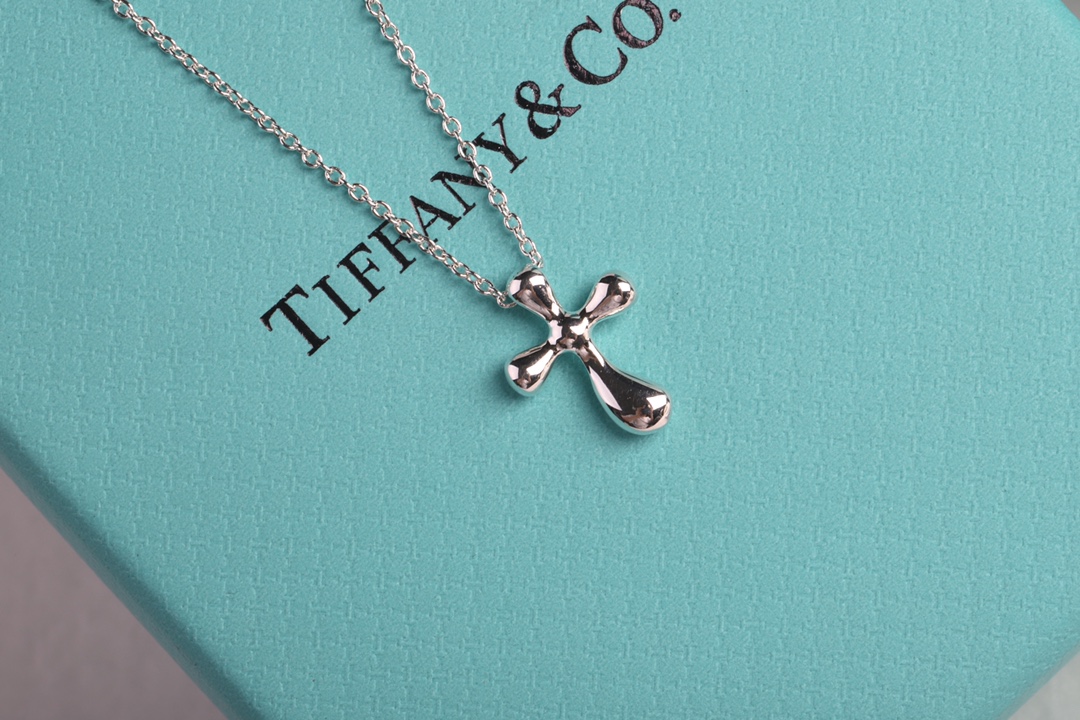 Tiffany & Co. Tiffany&Co. 小胖体十字架锁骨项链
