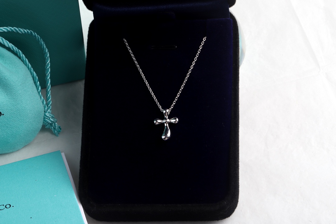 Tiffany & Co. Tiffany&Co. 小胖体十字架锁骨项链