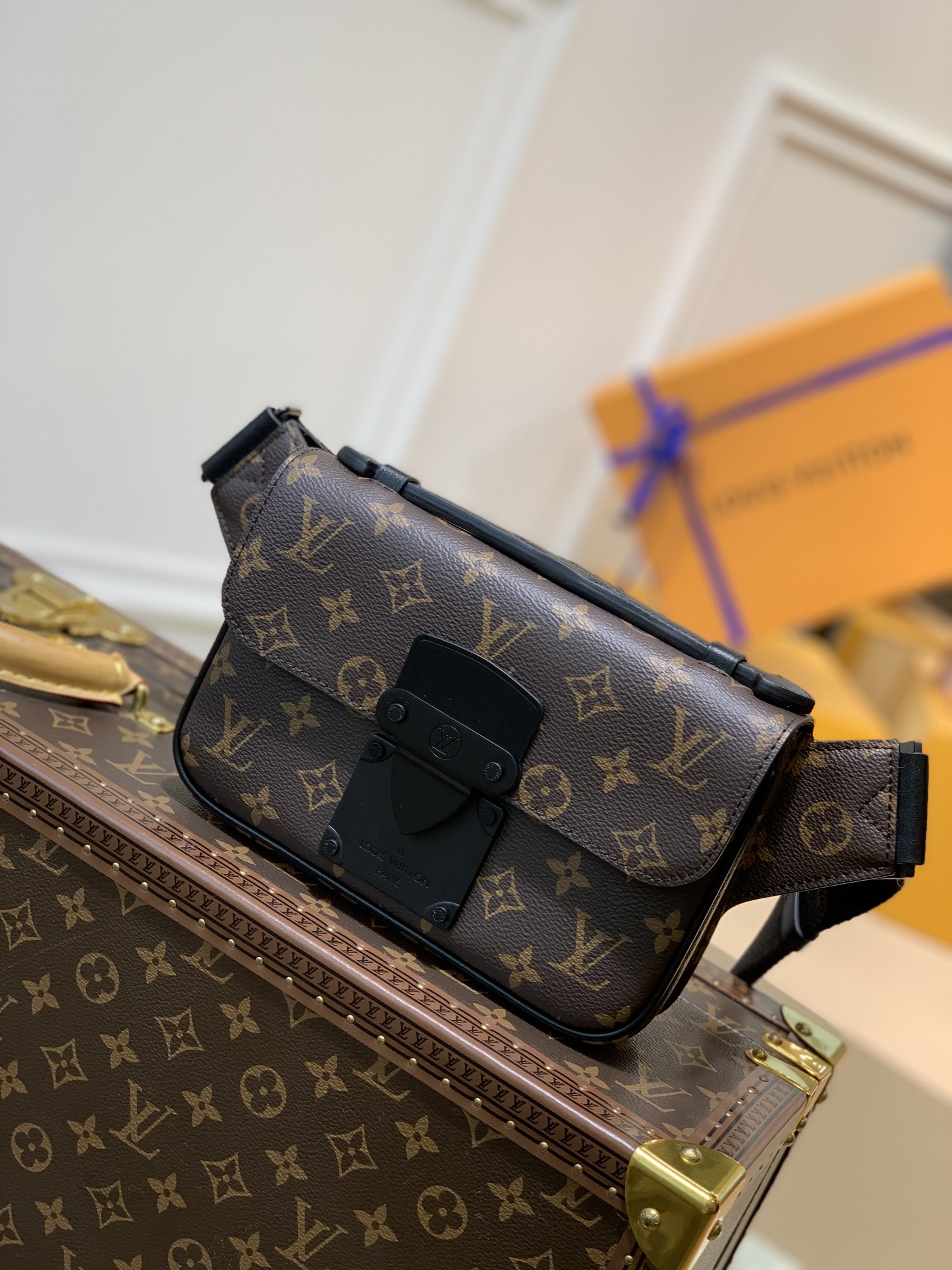 Louis Vuitton LV S Lock Sling Bag 腰包 M45807黑色