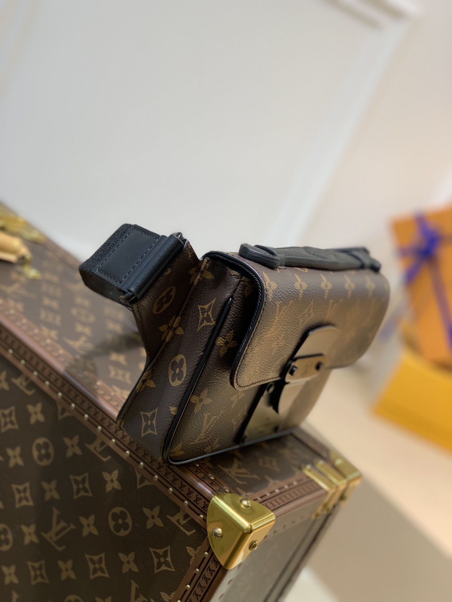 Louis Vuitton LV S Lock Sling Bag 腰包 M45807黑色