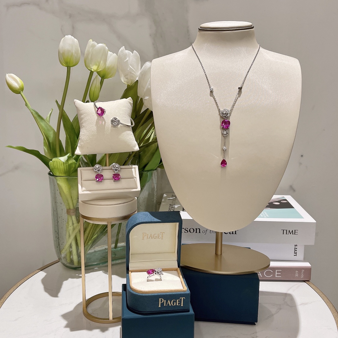 NO:631372,A set of Piaget, in stock, New Year special offer, Piaget, Cartier high-end jewelry19860909伯爵一套,现货有,新年特惠出,,piaget,卡迪亚高端饰品,Jewelry