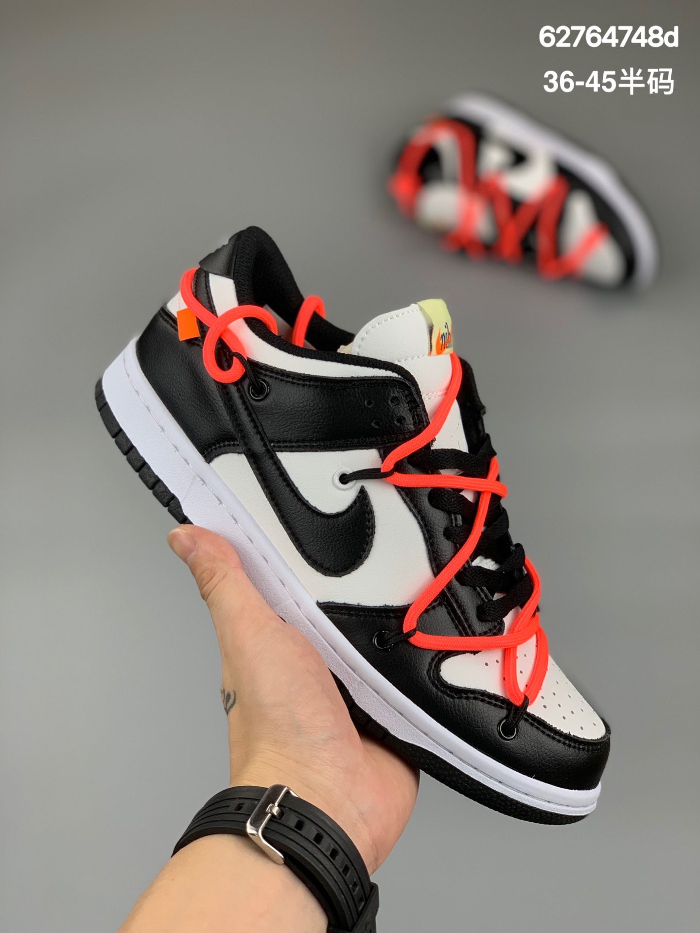 
OFF-WHITE x Futura x Nike Dunk Low 三方联名 解构 #全新联名以为白蓝主调，设计风格与此前曝光的三方联名相同，只不过配色改为纯色，双鞋带系统延续了今年的代表性风格，搭配亮粉色鞋带，保持了 Dunk SB Low 街头属性的同时，Virgil 强烈的解构属性让这双鞋更符合现代年轻人的审美！
货号:CT0856-403
码数:36 36.5 37.5 38 38.5 39 40 40.5 41 42 42.5 43 44 44.5 45 
编码：62764748d