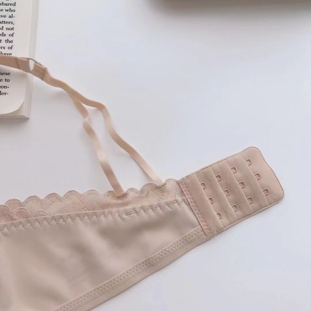 Seamless Comfort Bra with Lace Detail and Supportive Design 6 a1624843963881 2632