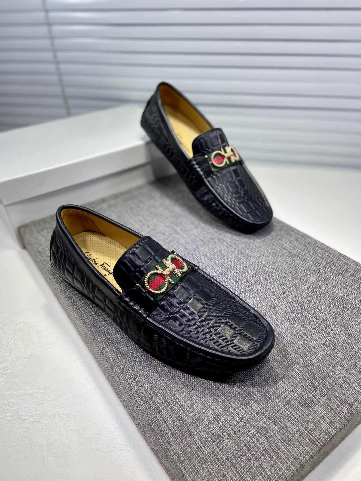 I0  菲拉格慕Ferragamo2022最休闲鞋豆鞋鞋👉👉✅原单复刻，潮流百搭，鞋面进口🐂牛皮💕水洗牛皮垫脚内里⚡️耐磨防滑组合橡胶大底，码38-44，