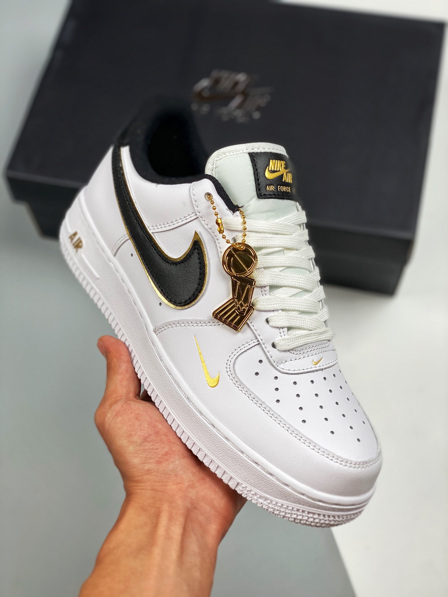 NK Air Force 1'07 White Black Gold Original Last Original Cardboard Authentic Air Force Silhouette Focus on Foreign Tra…