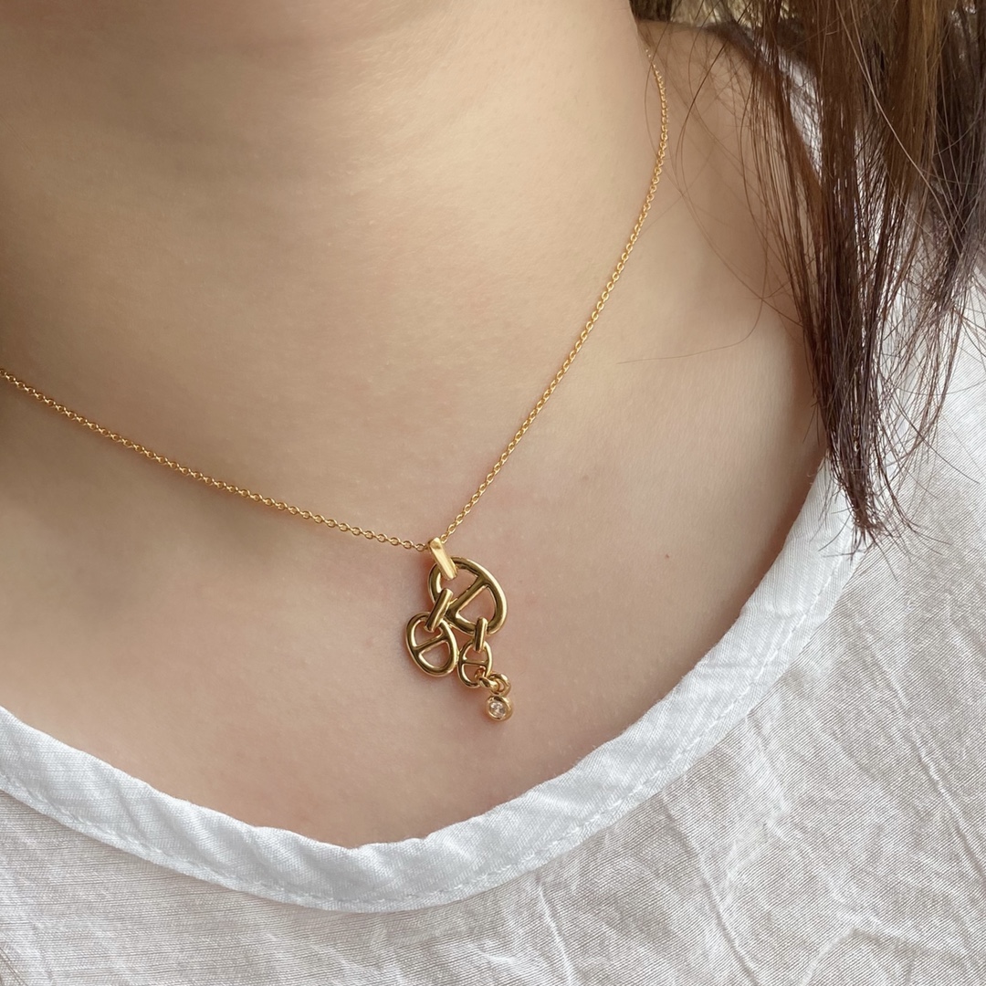 HERMES колье с подвеской в виде пятачка, золотой