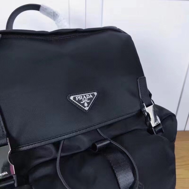 新作 ダブルショルダーバッグ Saffianoレザー スタイリッシュ