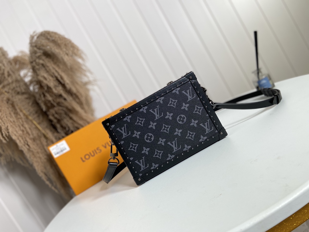 Found Replica
 Louis Vuitton Clutches & Pouch Bags Black Monogram Canvas Spring/Summer Collection M20251