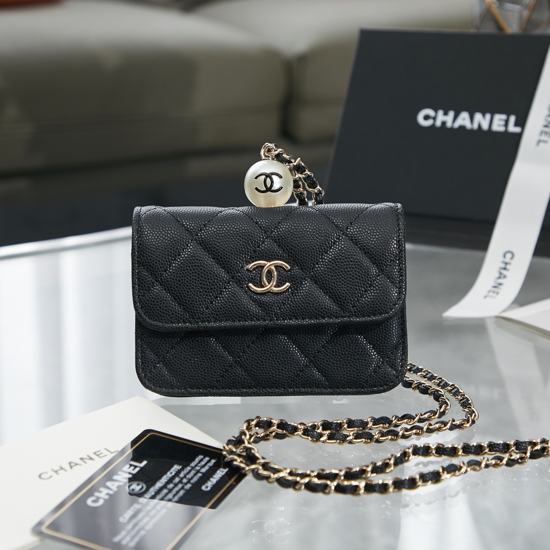 NO:180483,Genuine Granny Pearl Chain Coin Wallet. No need to introduce it, it’s just that simple and direct, and it’s clear at a glance; if you don’t pretend, you don’t want to pretend to be cute, you don’t want to pretend to be cute, it’s the kingly way AP~ Reference size: 9.5×12.5×3.5cm, CHANEL, chanel, wallets19860909正品级 香奶奶珍珠链条零钱包.不用介绍了,就是这么简单直接,一目了然；不装了,除了可爱,啥也不想装可爱就是王道哟 AP～ 参考尺寸:9.5×12.5×3.5cm,CHANEL,chanel,wallets,Bag