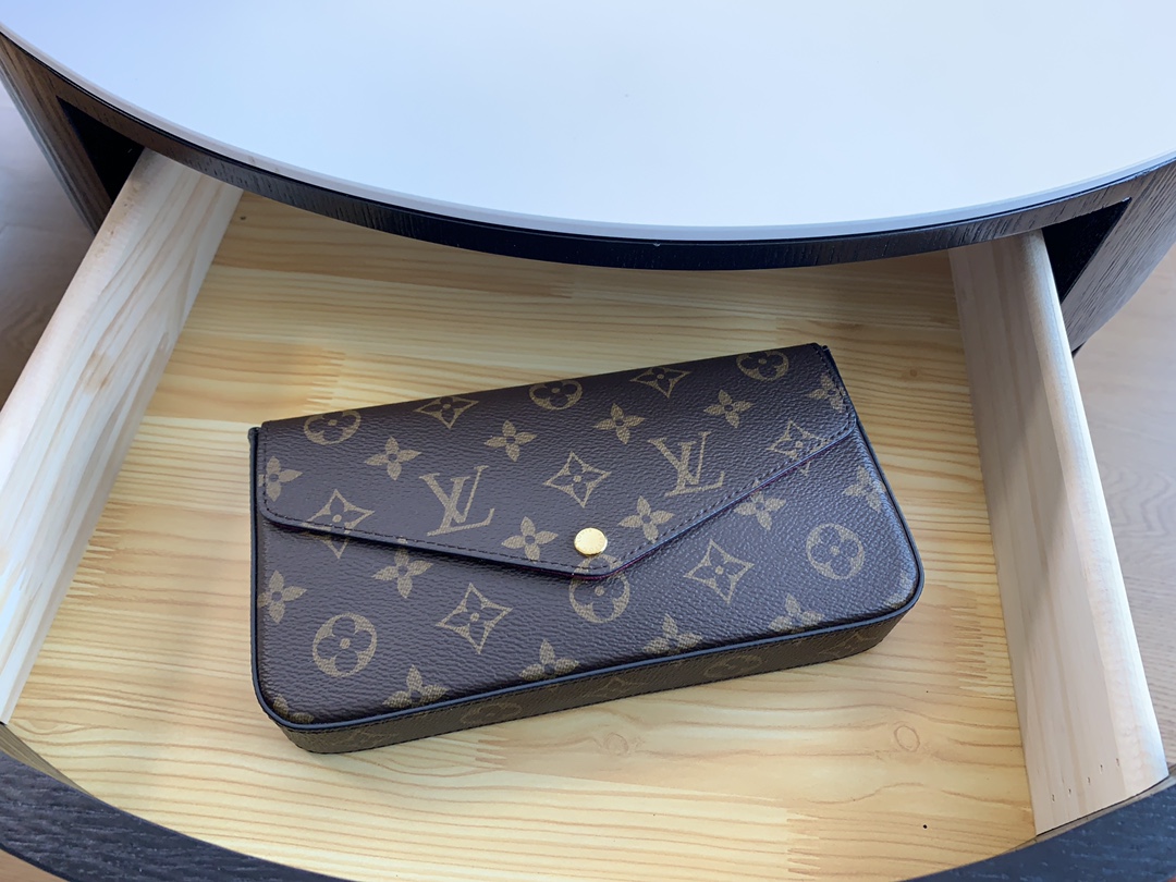 Louis Vuitton Crossbody & Shoulder Bags Chains M61276