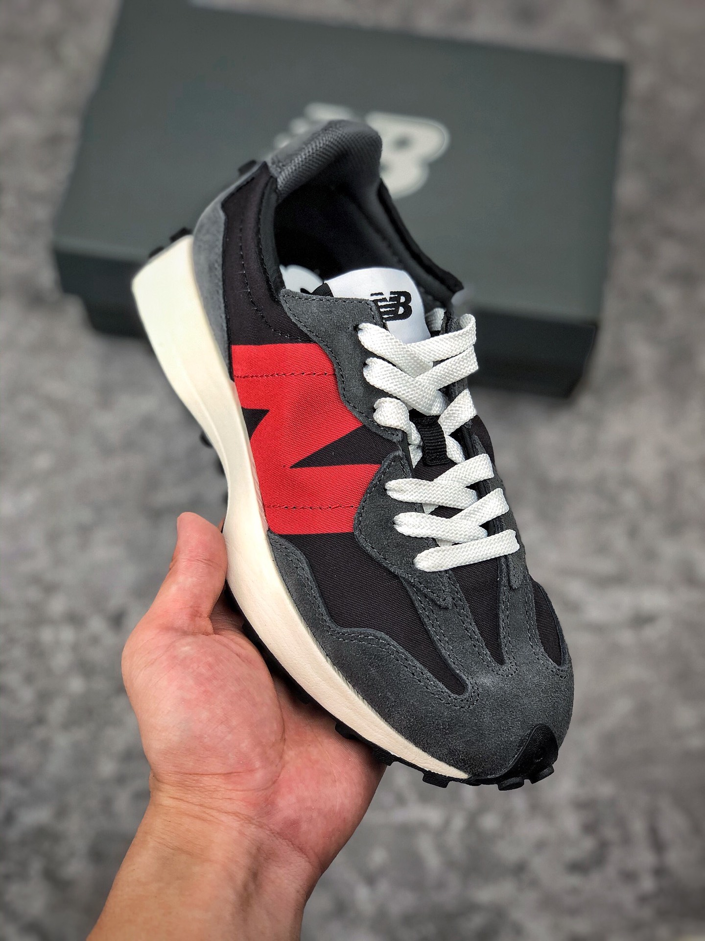   支持放店
New Balance 新百伦 327系列 中性运动休闲跑鞋 MS327FF 尺码：36 37 37.5 38 38.5 39.5 40 40.5 41.5 42 42.5 43 44 44.5 45