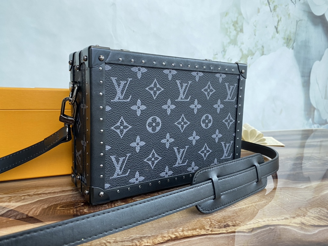 Louis Vuitton Clutch Box (M20251)