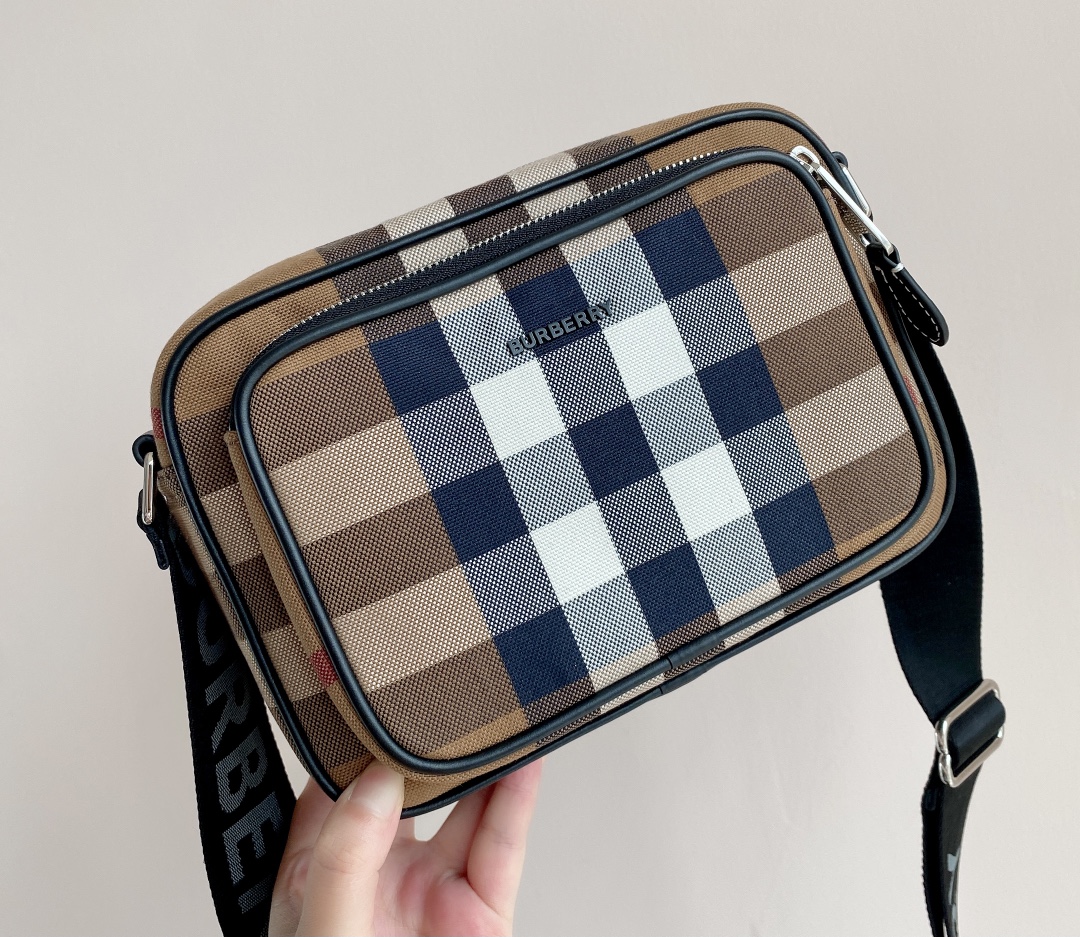 Burberry Vintage Check Camera Bag, Adjustable Strap, Unisex Design 8 i1624964852 3839 7