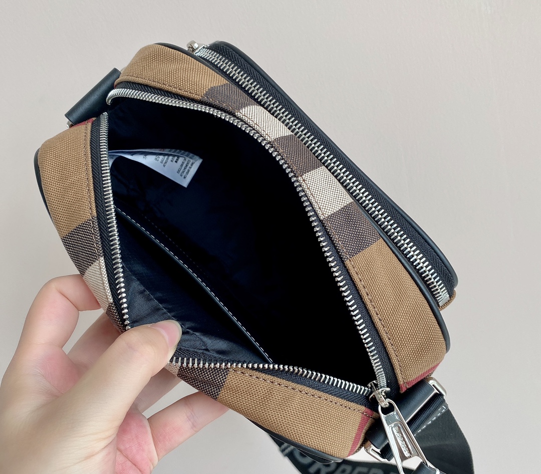 Burberry Vintage Check Camera Bag, Adjustable Strap, Unisex Design 9 i1624964852 432 8