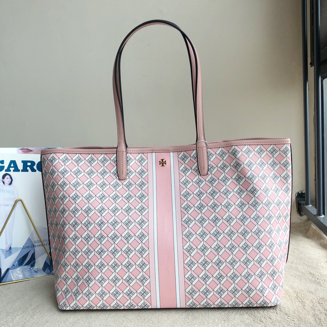 Tory Burch ～TB82398 新款印花购物袋 大号 该系列选用涂层帆布匠心打造 魅力隽永又风格独具