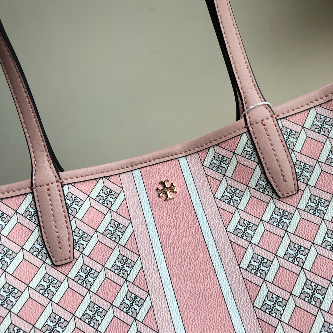 Tory Burch ～TB82398 新款印花购物袋 大号 该系列选用涂层帆布匠心打造 魅力隽永又风格独具