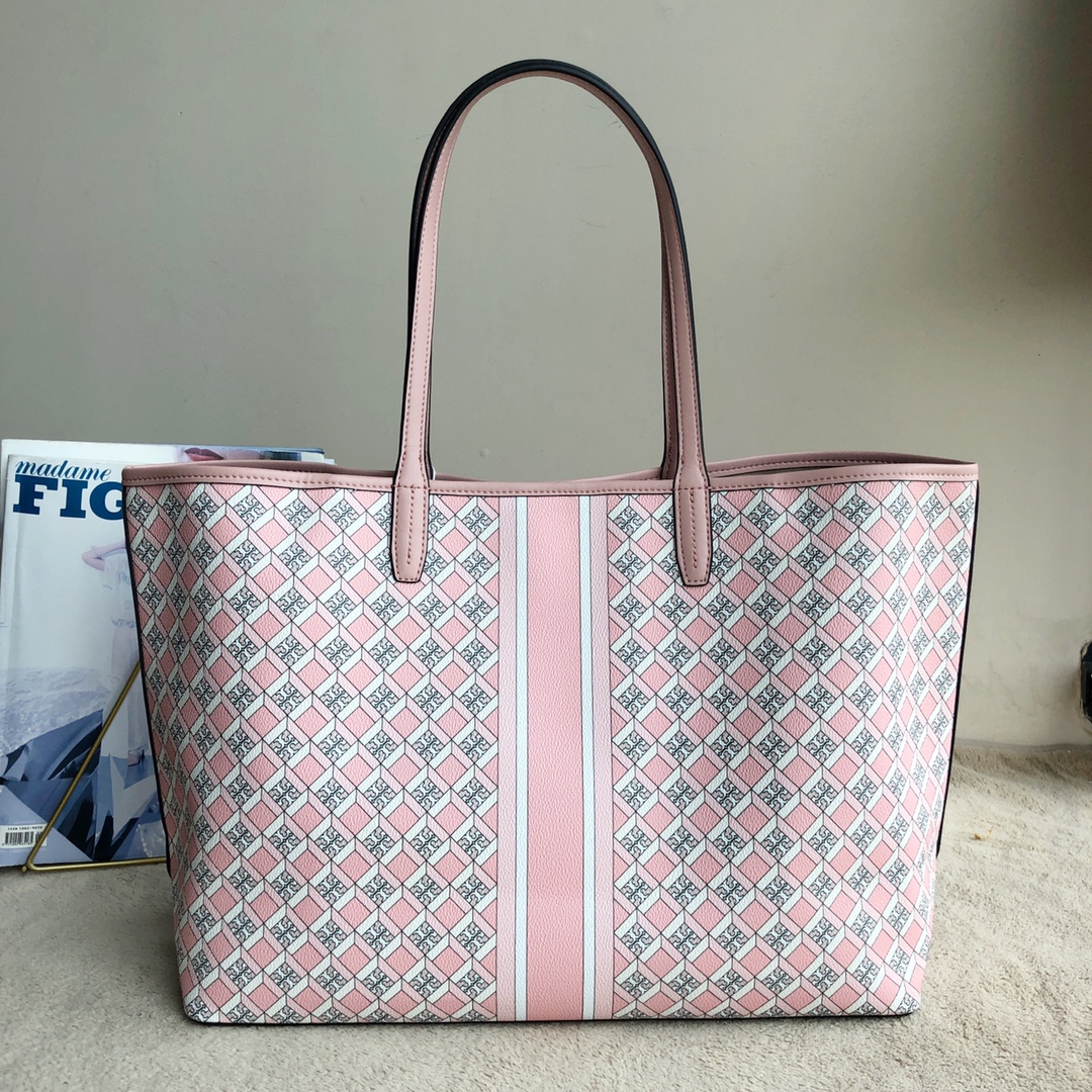 Tory Burch ～TB82398 新款印花购物袋 大号 该系列选用涂层帆布匠心打造 魅力隽永又风格独具