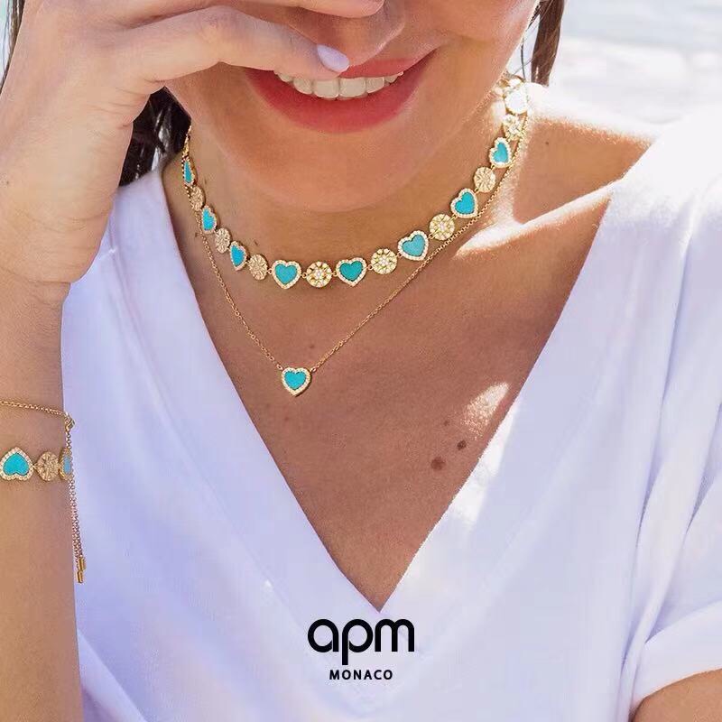APm monaco 天蓝色爱心圈钻项链！个性心形设计，将爱意环绕颈间，以俏皮明亮的荧光色彩唤醒夏日清凉