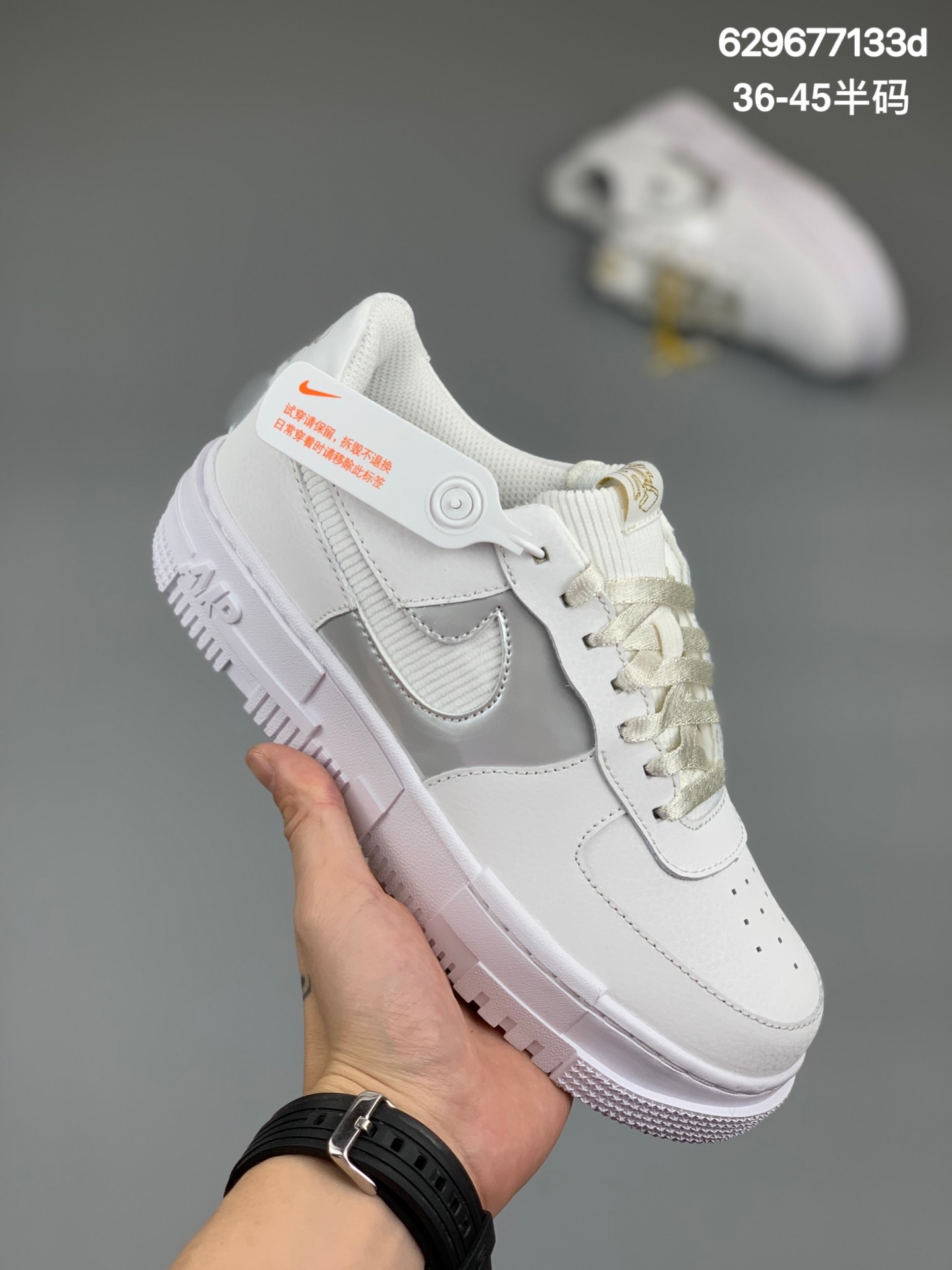 
Air Force 1Pixel 像素 原楦头原纸板 打造纯正空军专注外贸渠道 全掌内置蜂窝气垫 原盒配件 原厂中底钢印、拉帮完美   官方货号：DC1160DBSIZE：36 36.5 37.5 38 38.5 39 40 40.5 41 42 42.5 43 44 44.5 45
编码:629677133d