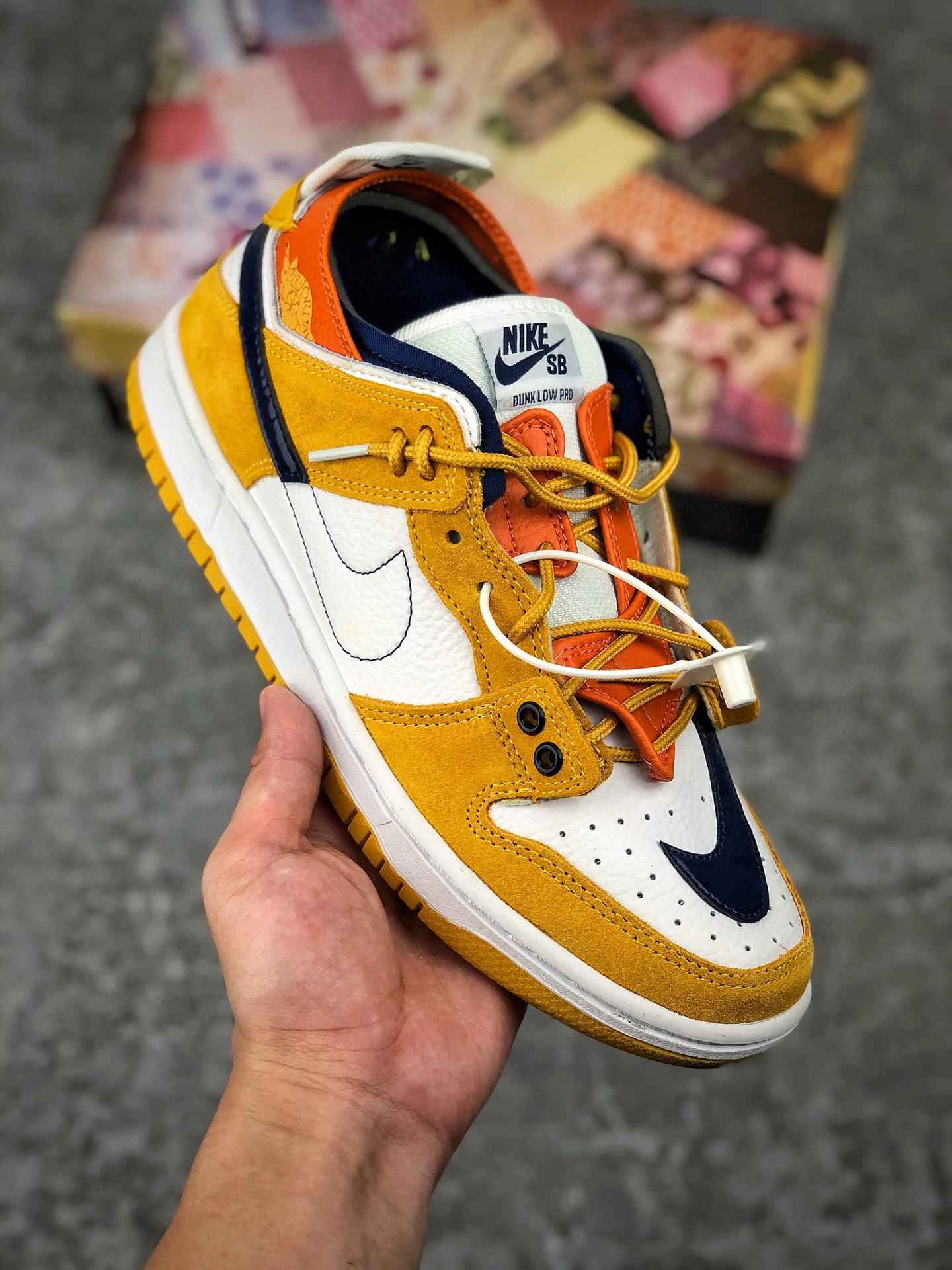 集合图
 支持放店
Nk SB Dunk Low 耐克四合一多元素休闲板鞋 304292-110
尺码：36 36.5 37.5 38 38.5 39 40 40.5 41 42 42.5 43 44 44.5 45