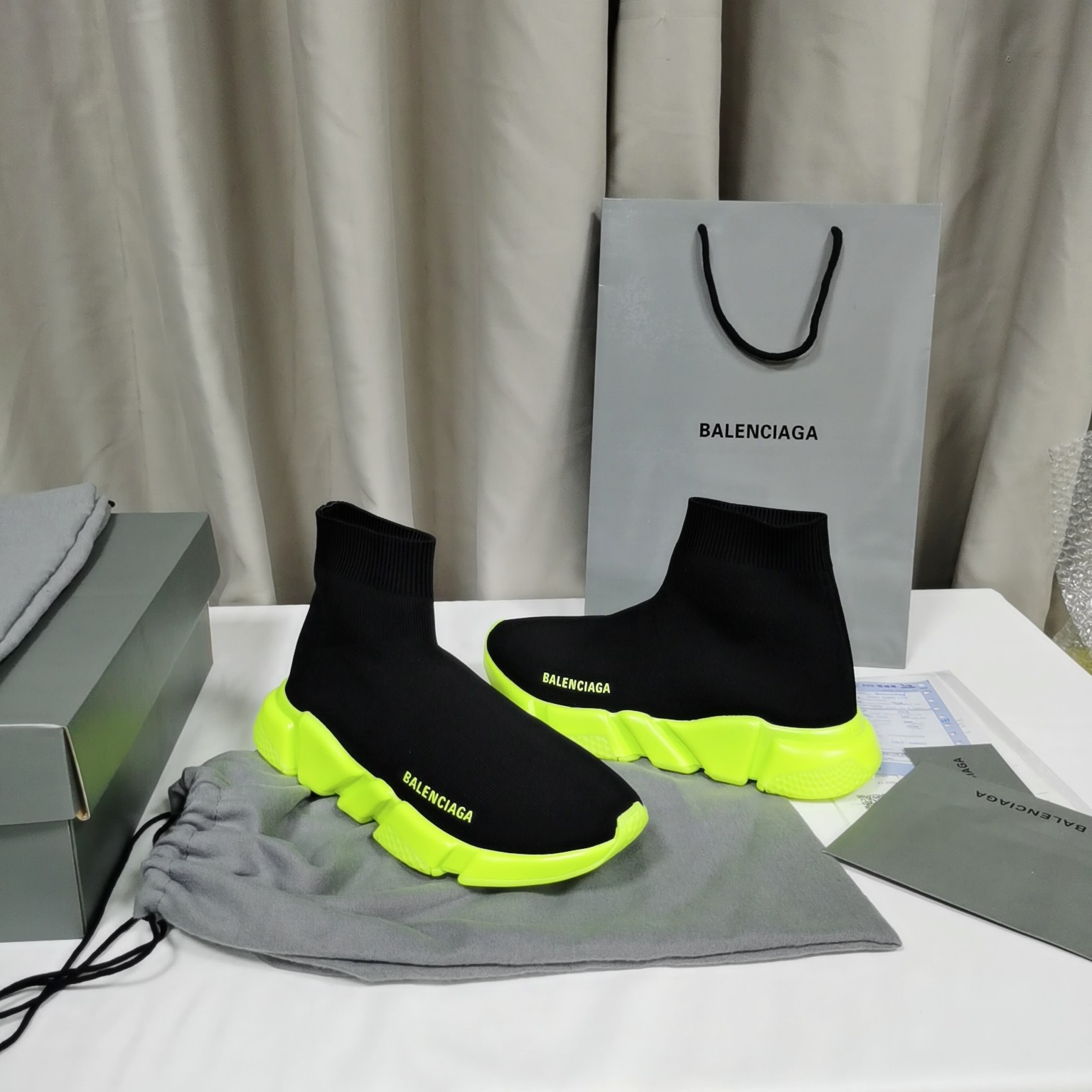 I0 。最新🆕版Balenciaga 巴黎世家经典袜子靴巴黎鞋底工艺系列，持续更新中……🔥最新原版大底开模 TPU十抽真空大底，而非市面上橡胶大底，请勿与之对比真空底尽显高端奢华。🔻鞋面: 弹力飞织，双层复合金丝高弹针织网棉，内里进口双面绒，即舒适又回弹定型，鞋底: TPU十抽真空大底 杜绝气孔