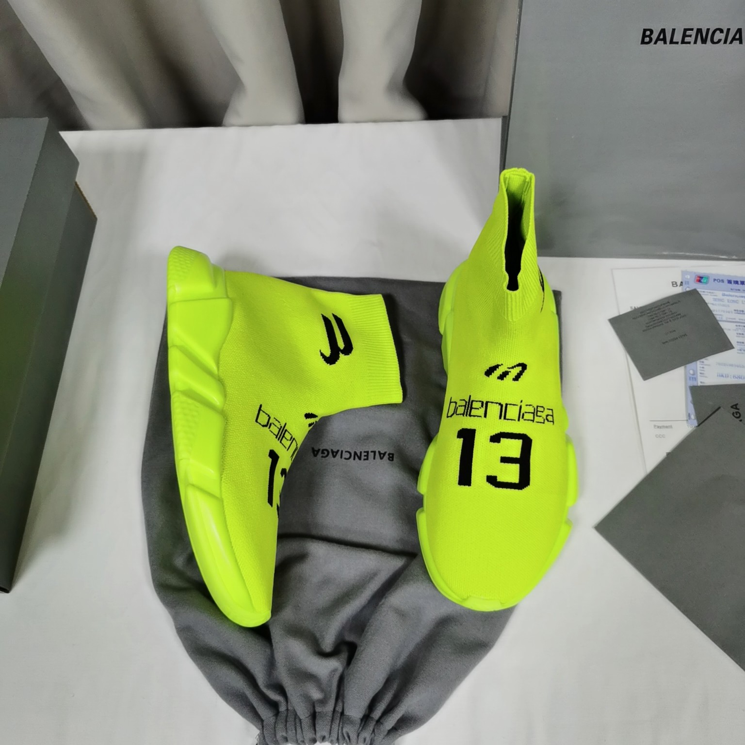 I0 。最新🆕版Balenciaga 巴黎世家经典袜子靴巴黎鞋底工艺系列，持续更新中……🔥最新原版大底开模 TPU十抽真空大底，而非市面上橡胶大底，请勿与之对比真空底尽显高端奢华。🔻鞋面: 弹力飞织，双层复合金丝高弹针织网棉，内里进口双面绒，即舒适又回弹定型，鞋底: TPU十抽真空大底 杜绝气孔