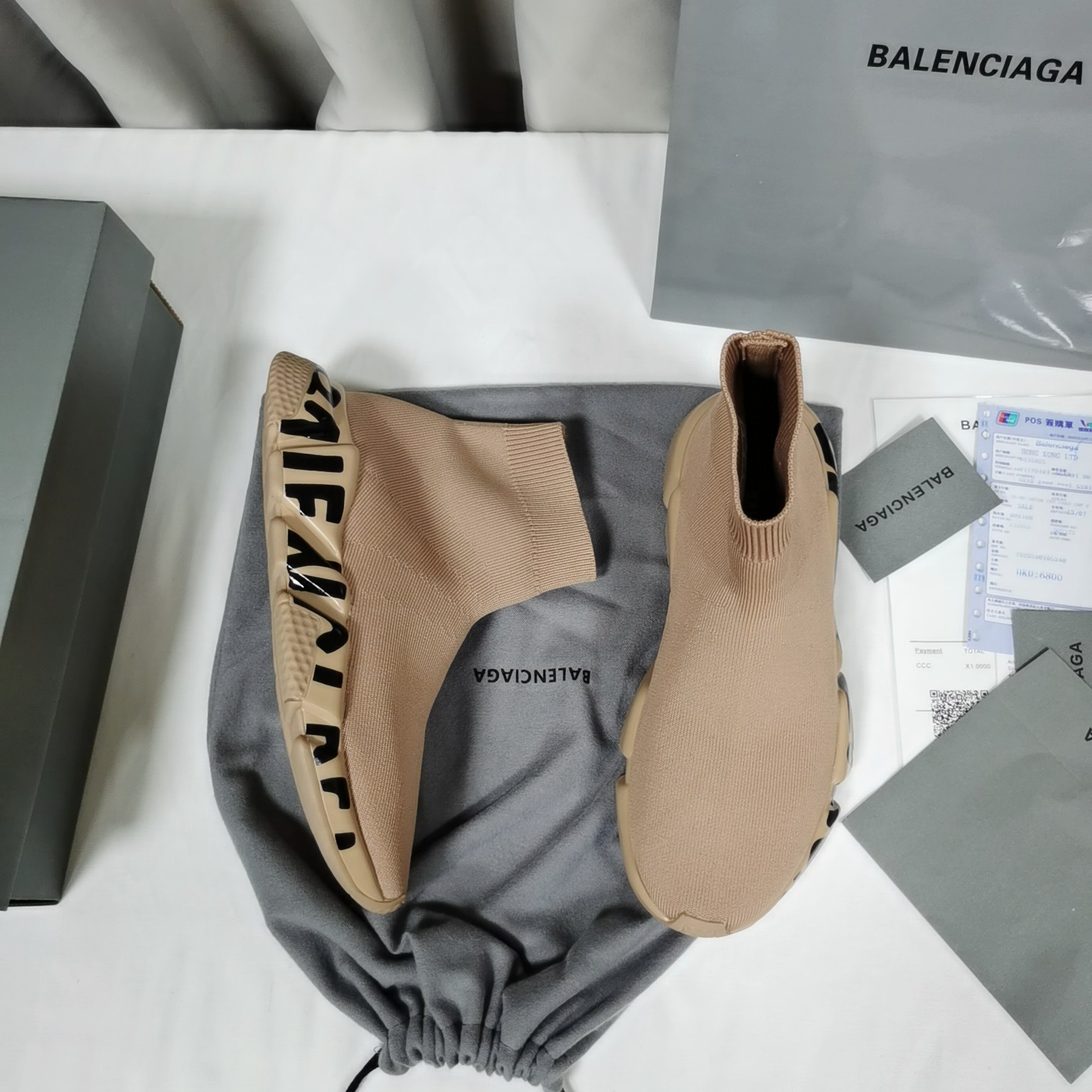 I0 。最新🆕版Balenciaga 巴黎世家经典袜子靴巴黎鞋底工艺系列，持续更新中……🔥最新原版大底开模 TPU十抽真空大底，而非市面上橡胶大底，请勿与之对比真空底尽显高端奢华。🔻鞋面: 弹力飞织，双层复合金丝高弹针织网棉，内里进口双面绒，即舒适又回弹定型，鞋底: TPU十抽真空大底 杜绝气孔