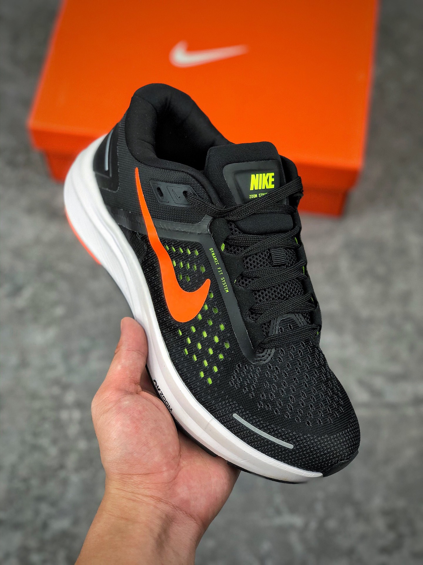 福利特价
 支持放店
耐克Nike Zoom Structure 23 登月 贾卡面透气 舒适软底 抗磨避震从保而持良好的透气性。中部底分的 Zoom Air 气垫，为穿着者们带来为更舒适的感脚体验。
货号：CZ6720-100
尺码:39-45