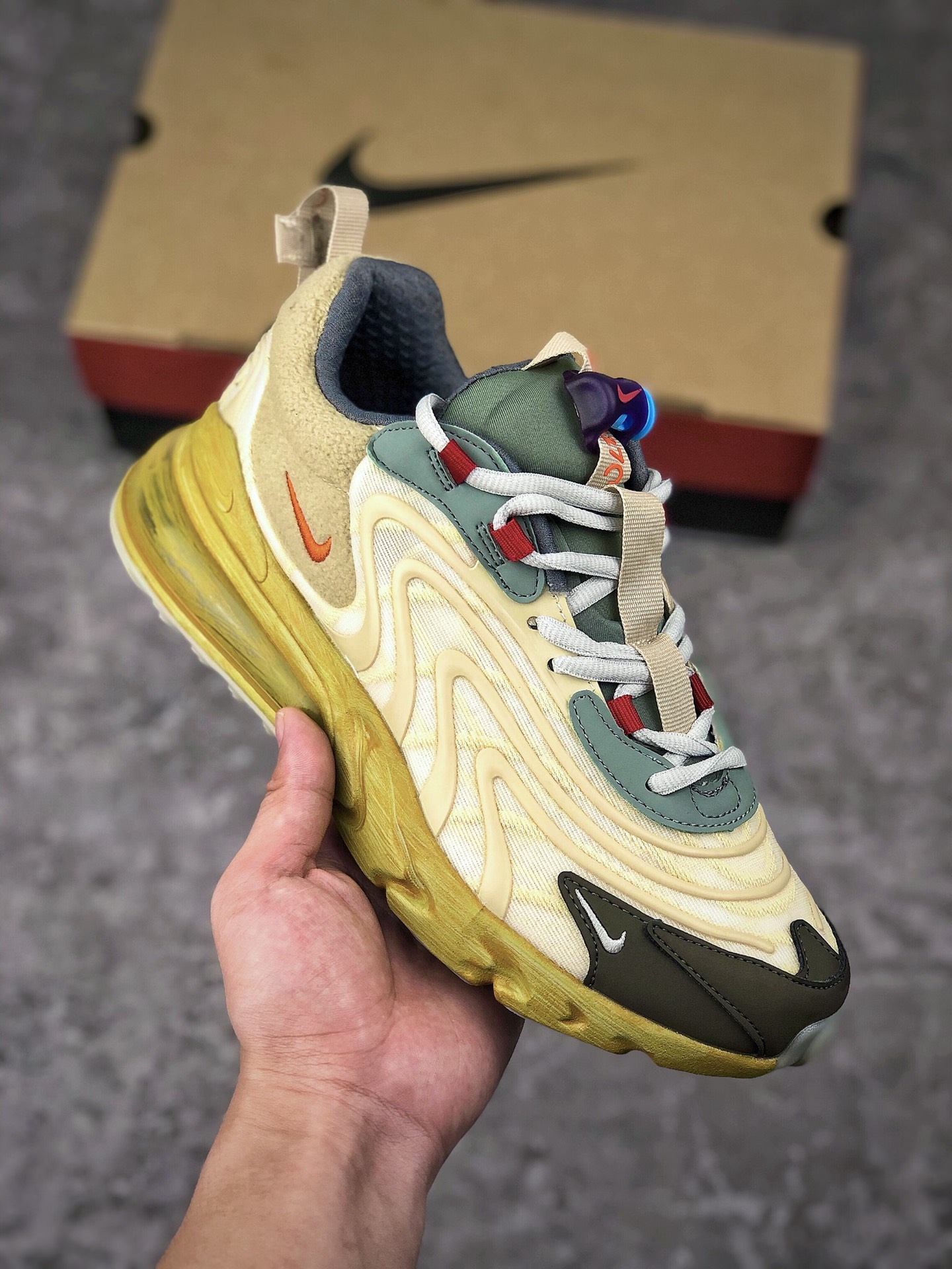  支持放店
Travis Scott x Air Max 270 
React Cactus Jack 米黄 TS联名 
正确原盒 市售最高版本 原档案数据开发 
正确做旧大底  官方发售正确原盒 双层正确防尘纸 细节可圈可点 此次ts系列又一大潮流款 各大咖纷纷上脚
货号：CT2864-200 
Size：36 36.5 37 38 38.5 39 40 40.5 41 42 42.5 43 44 44.5 45