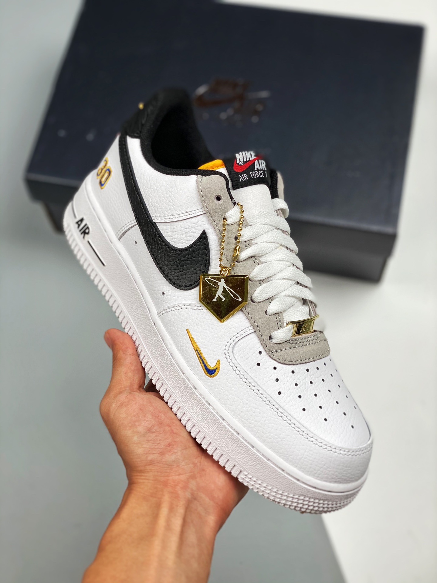 Air Force 1 Low White Black Gold Original Last Original Cardboard Authentic Air Force Silhouette Focus on Foreign Trade…